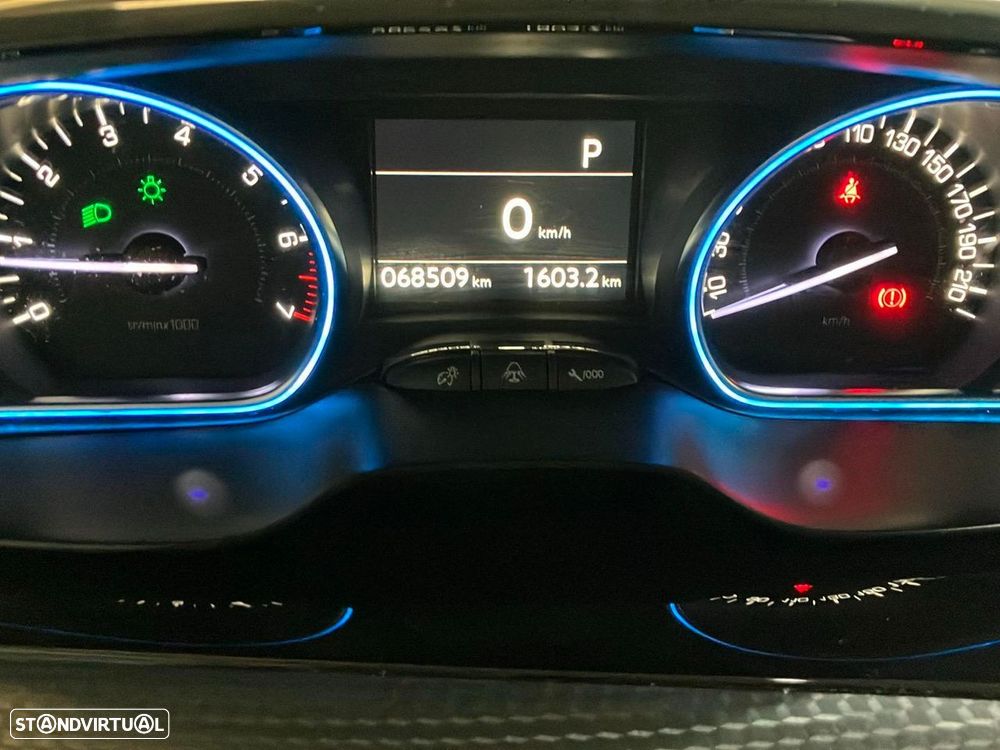 Peugeot 2008 - 11