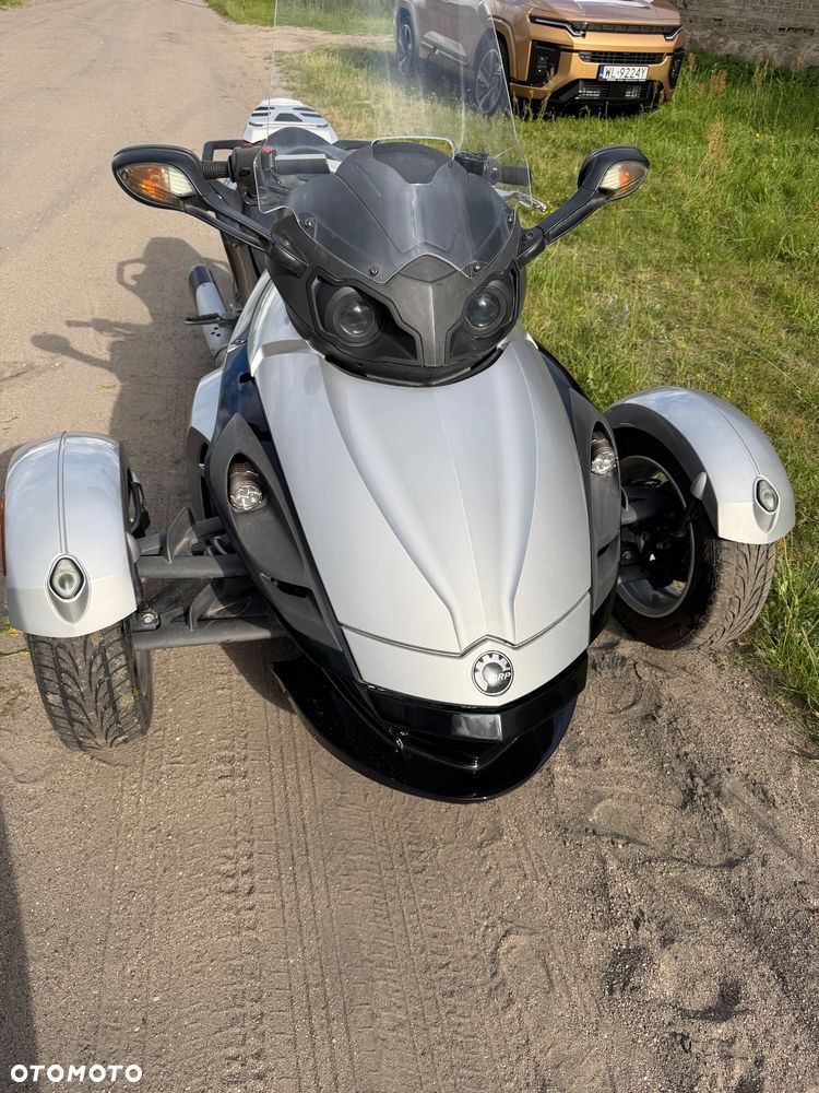 Can-Am Spyder - 12