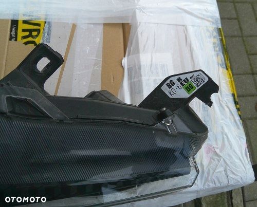 TOYOTA YARIS IV 4 SOCZEWKA PRAWA PRZEDNIA LAMPA ORYGINAŁ - 2