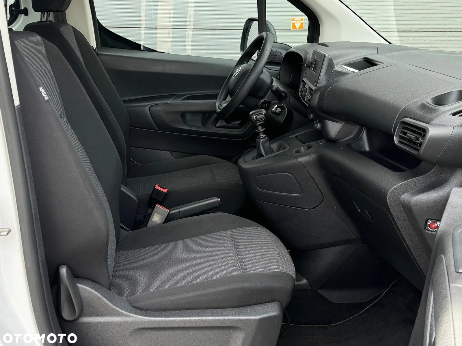 Toyota Proace City Verso 1.2 D-4T Business - 27