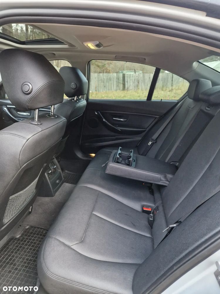 BMW Seria 3 328i Luxury Line - 9