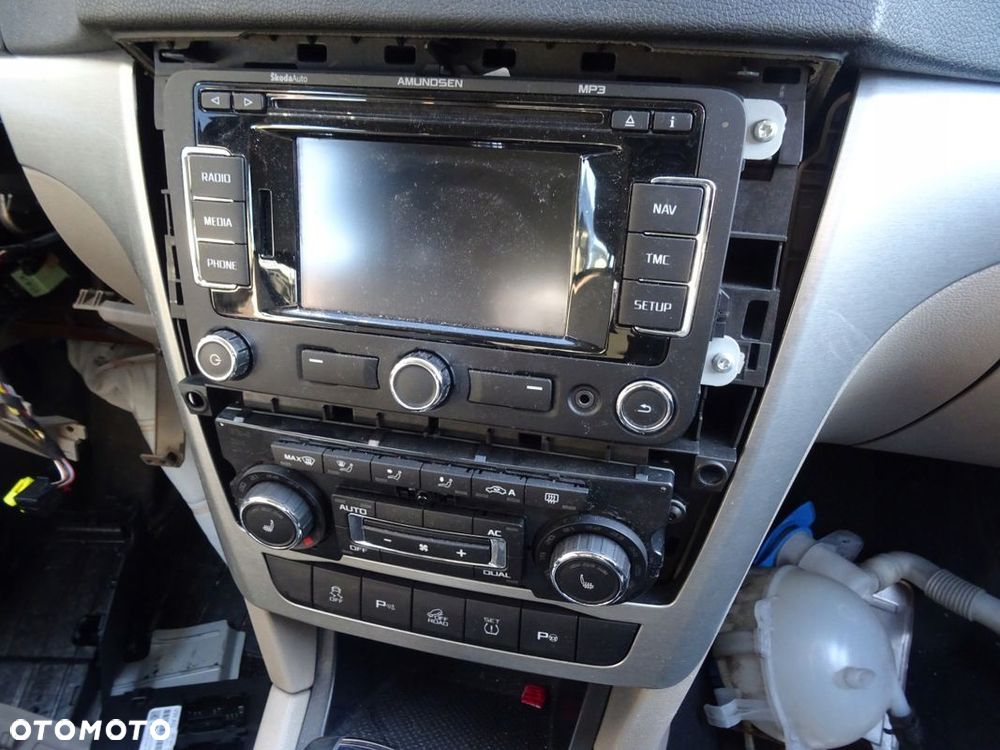RADIO FABRYCZNE NAWIGACJA GPS SKODA YETI MP3 CD - 1