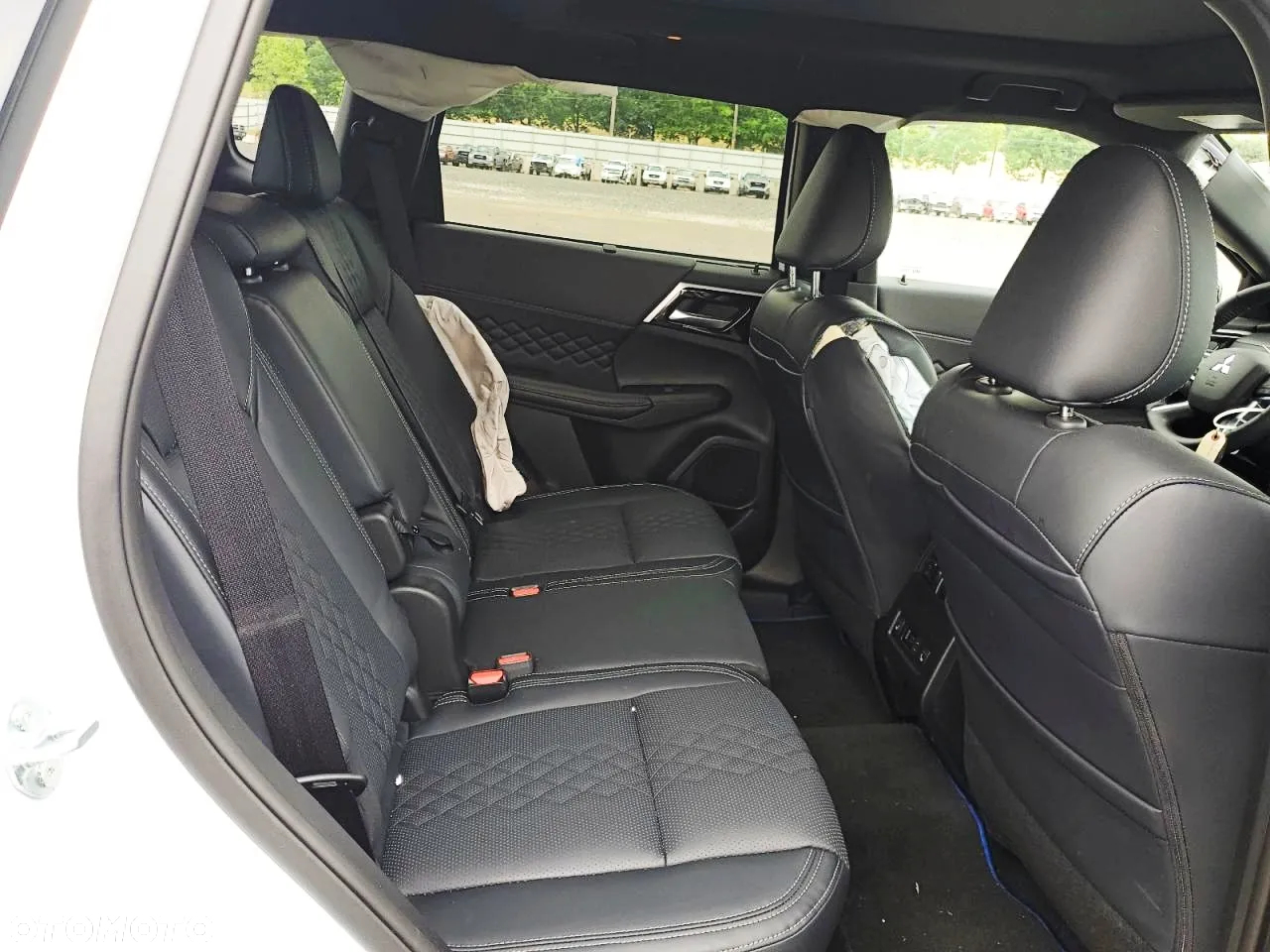 Mitsubishi Outlander - 11