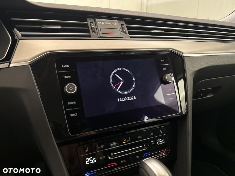 Volkswagen Passat - 15