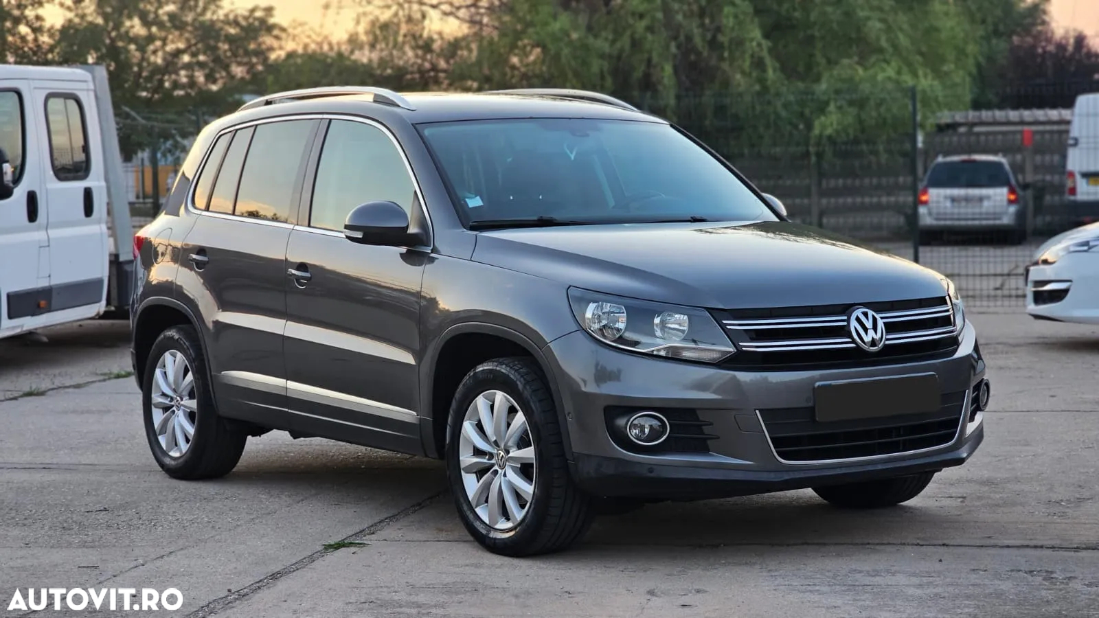 Volkswagen Tiguan - 2
