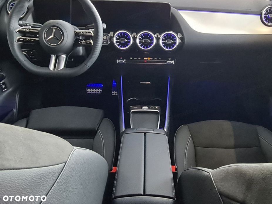 Mercedes-Benz GLA 200 AMG Line - 9