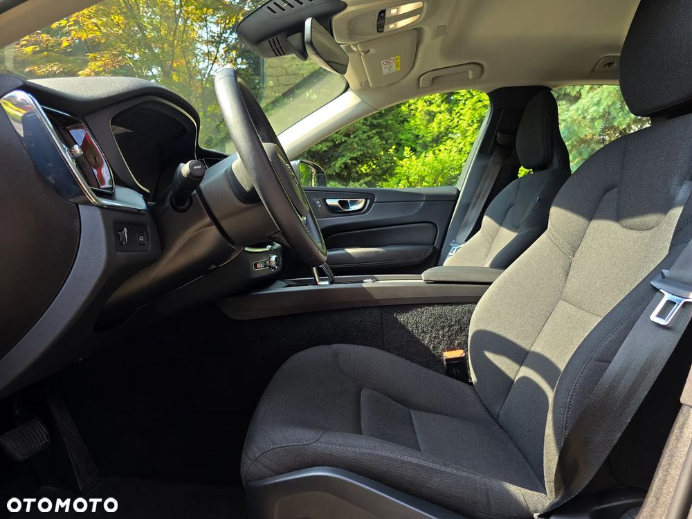 Volvo XC 60 B4 D Momentum Pro - 17