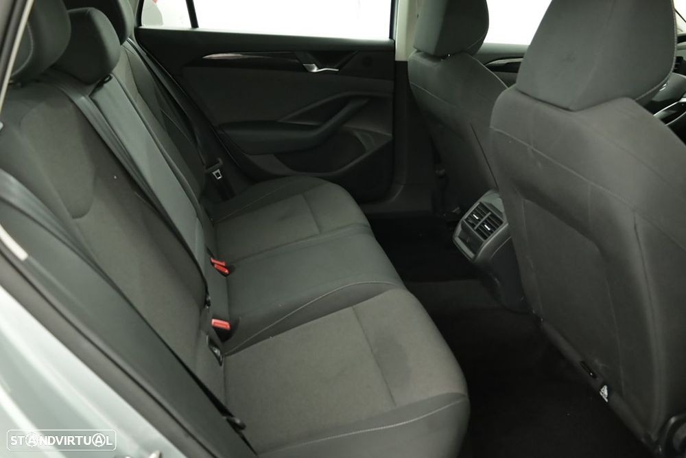 VW Passat Variant 1.5 TSI eHybrid DSG - 21