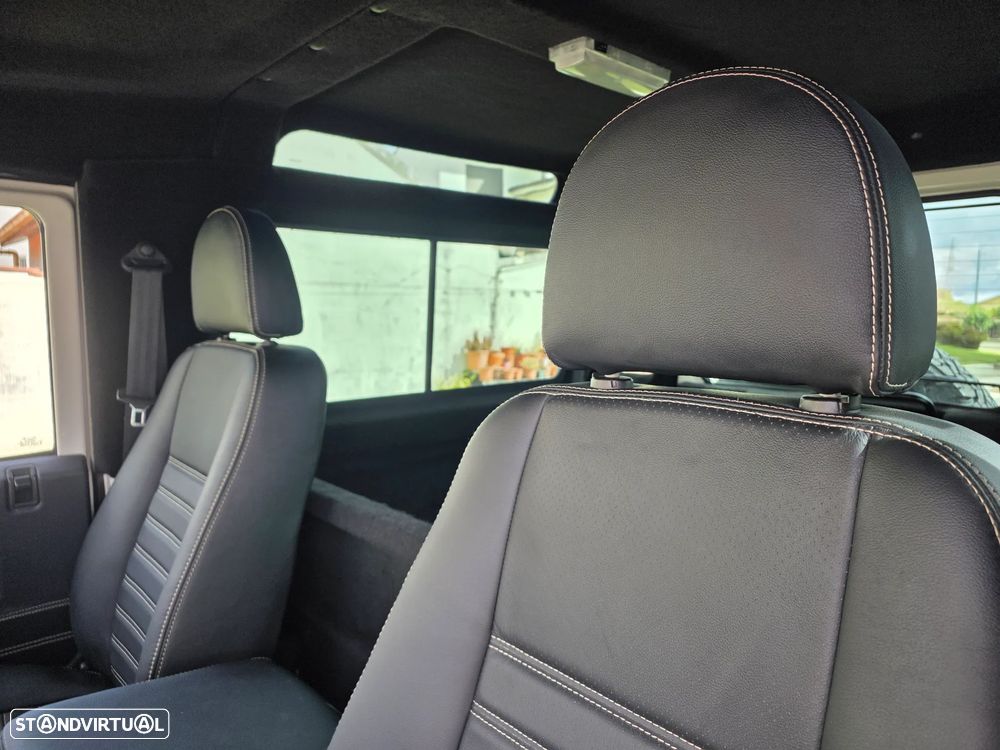 Land Rover Defender 90 2.4 CRD S - 37