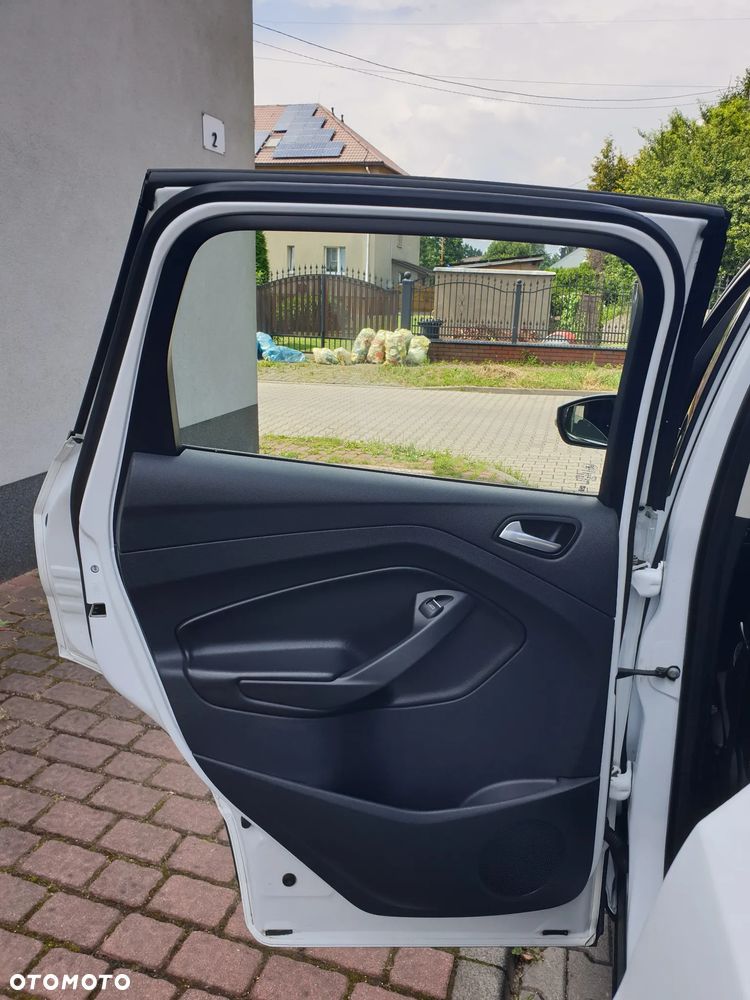 Ford Kuga 2.0 TDCi 4x4 Titanium - 34
