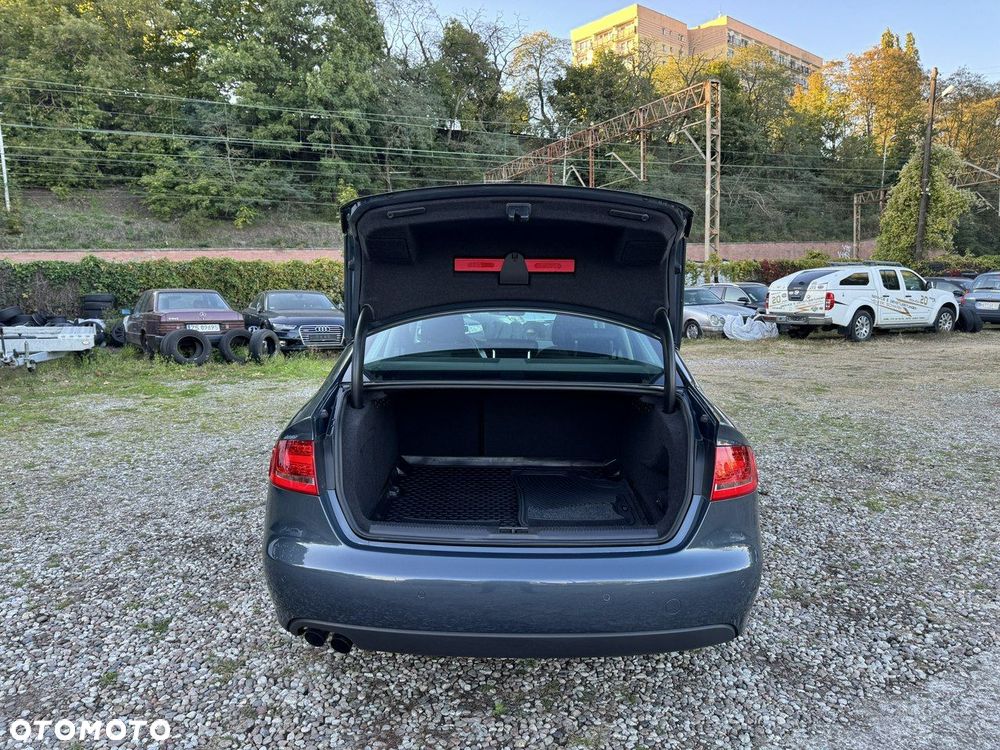 Audi A4 Limousine - 9