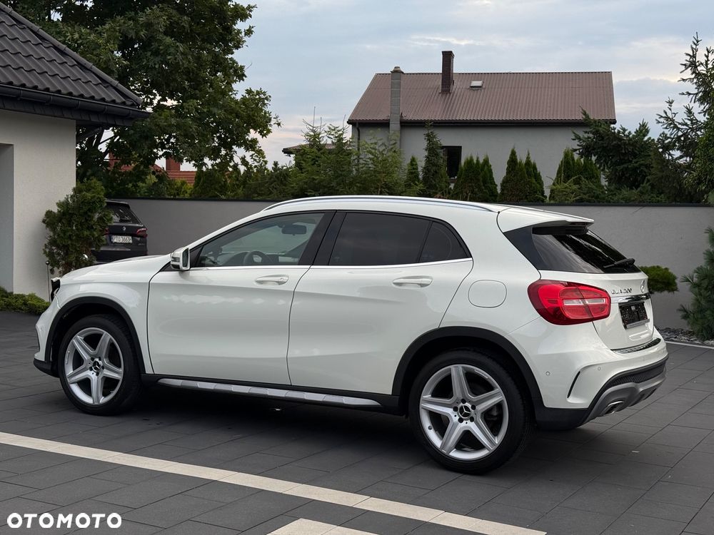 Mercedes-Benz GLA 200 AMG Line - 11