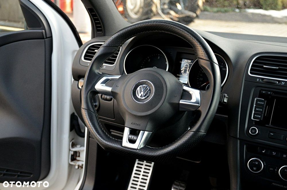 Volkswagen Golf - 20