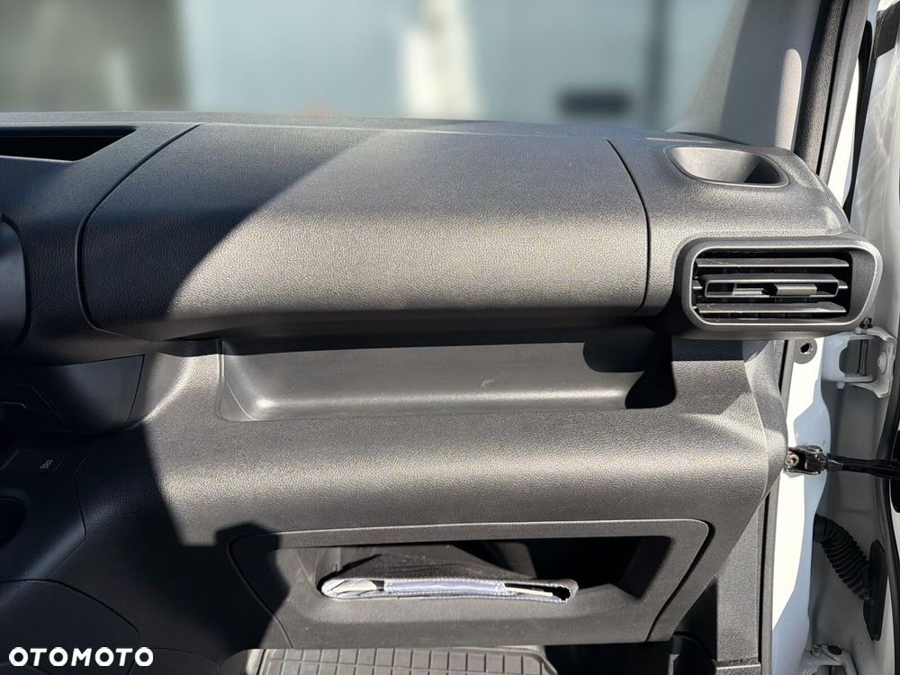 Peugeot partner 1.5 BlueHDi 100 PREMIUM Standard 650 4d - 38