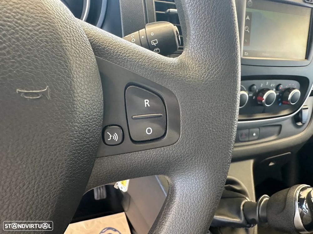 Renault Trafic - 16