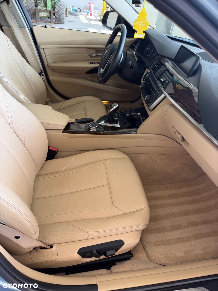 BMW Seria 3 328i xDrive Luxury Line - 37
