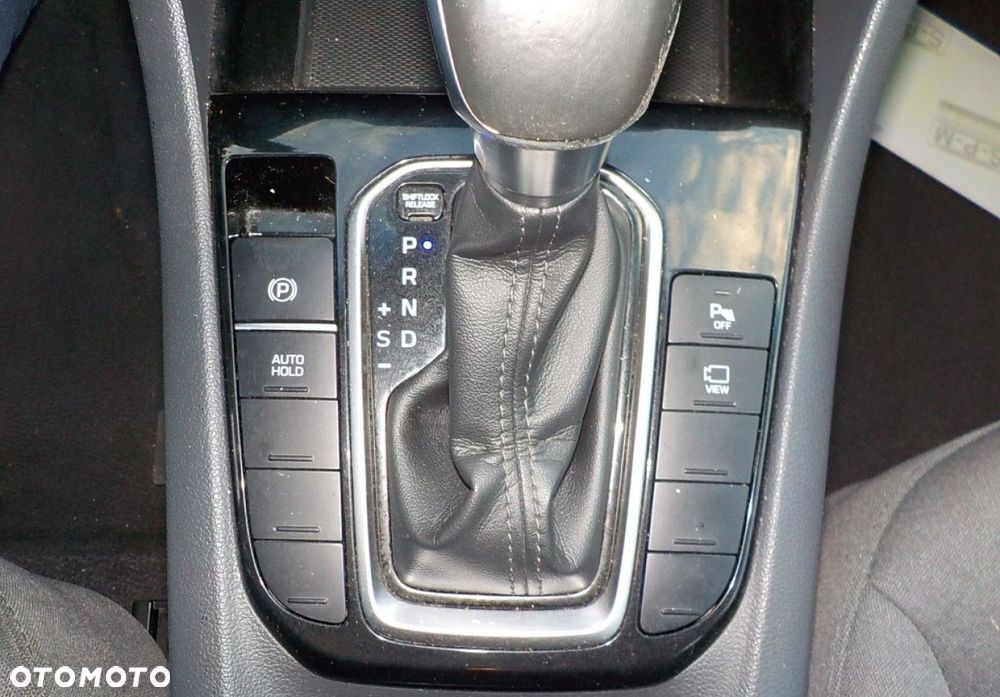 Hyundai IONIQ - 33