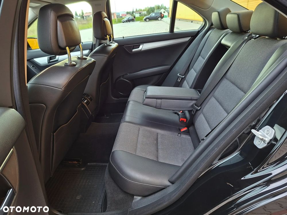Mercedes-Benz Klasa C 180 CGI BlueEFFICIENCY Avantgarde - 20
