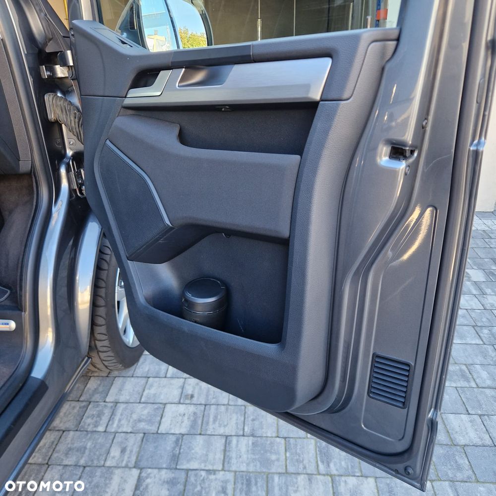 Volkswagen Multivan - 13