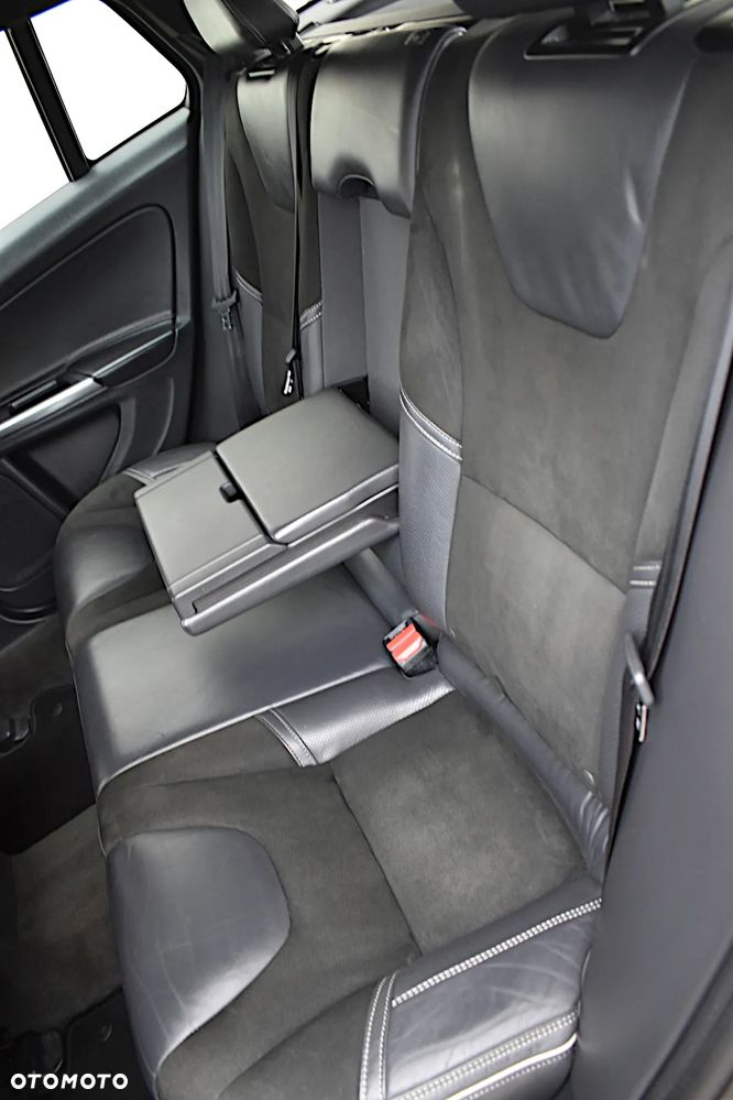 Volvo V60 D4 Geartronic R-Design - 40