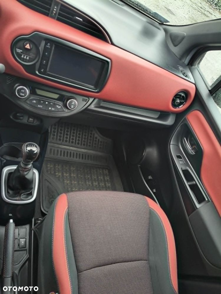 Toyota Yaris 1.5 Selection - 4