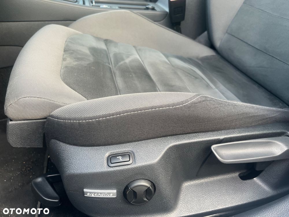 Volkswagen Golf 2.0 TDI SCR DSG Comfortline - 8