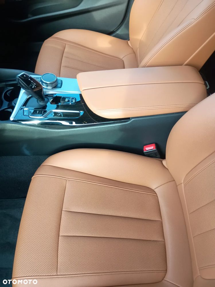 BMW Seria 5 530e Business Edition sport - 16