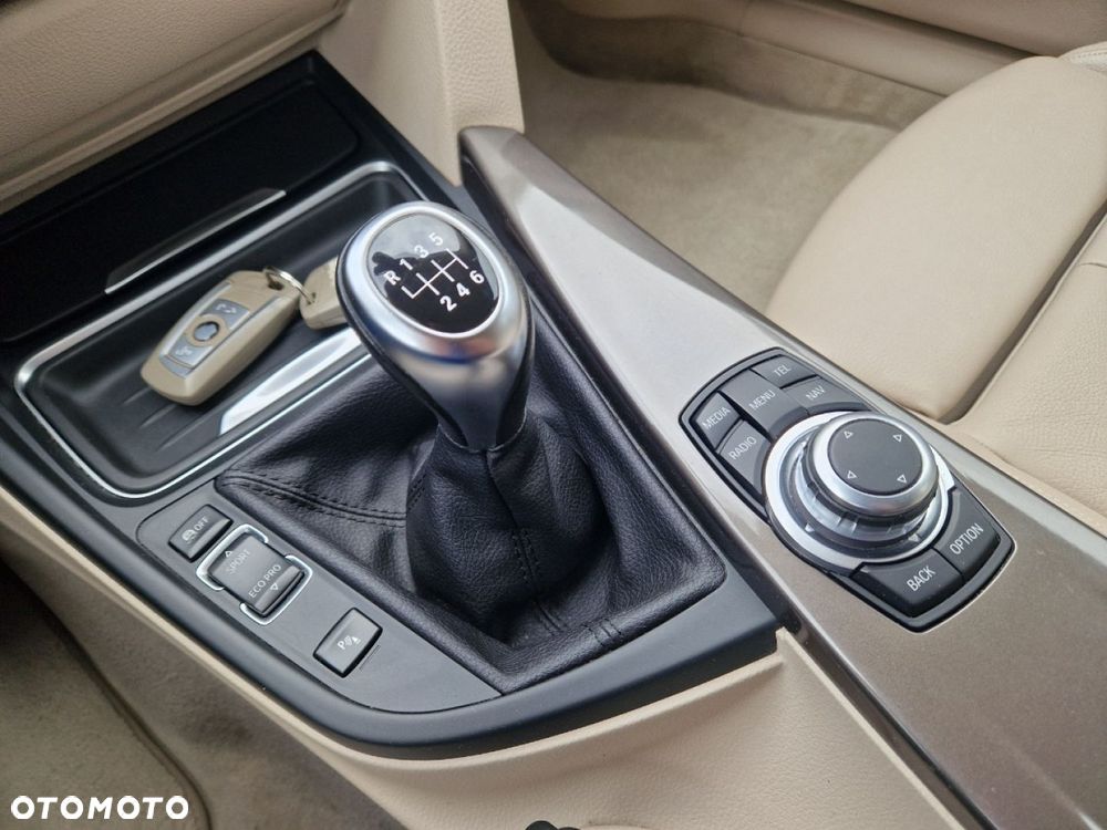 BMW Seria 3 318d Touring Modern Line - 14