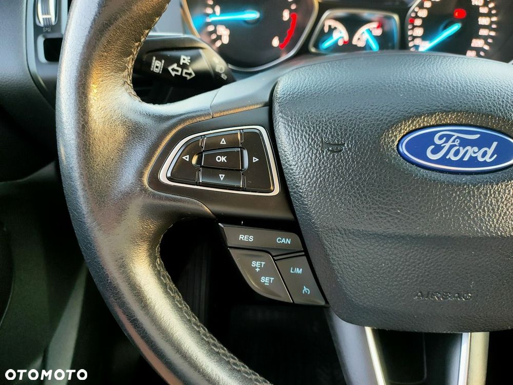 Ford Kuga - 25