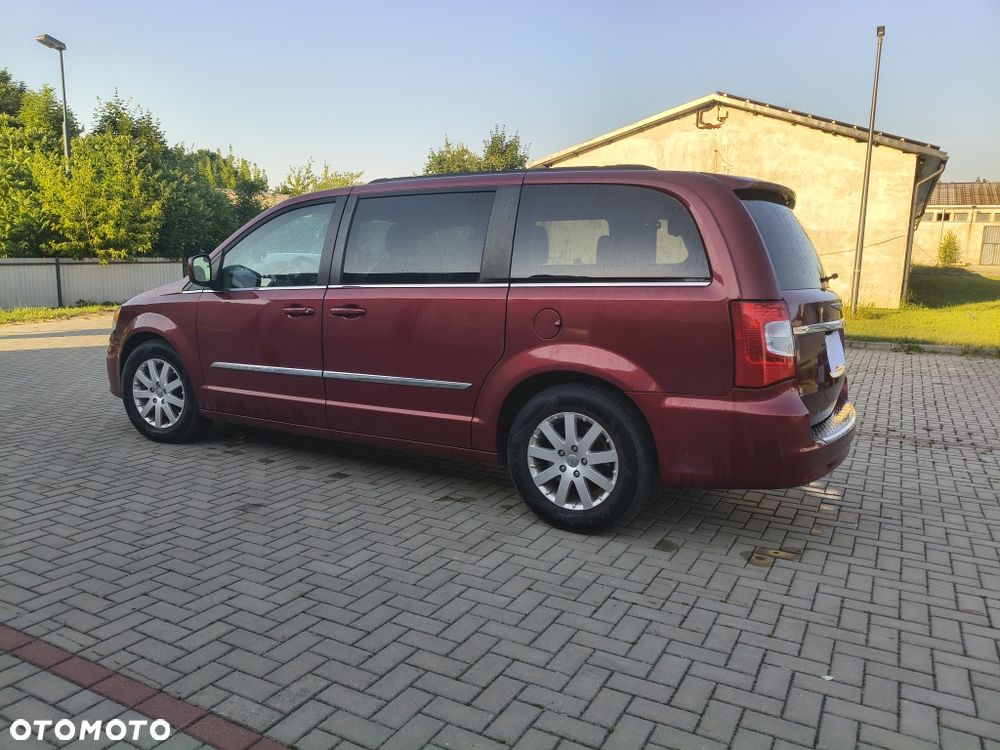 Chrysler Town & Country - 1