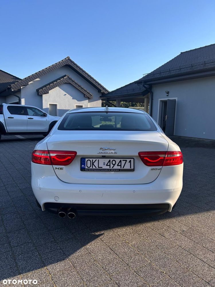 Jaguar XE 2.0 D Prestige - 5