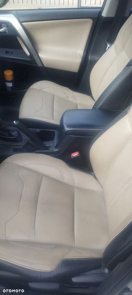 Toyota RAV4 2.0 D-4D Prestige - 19