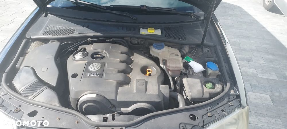 Volkswagen Passat 1.9 TDI 4Mot Highline - 13