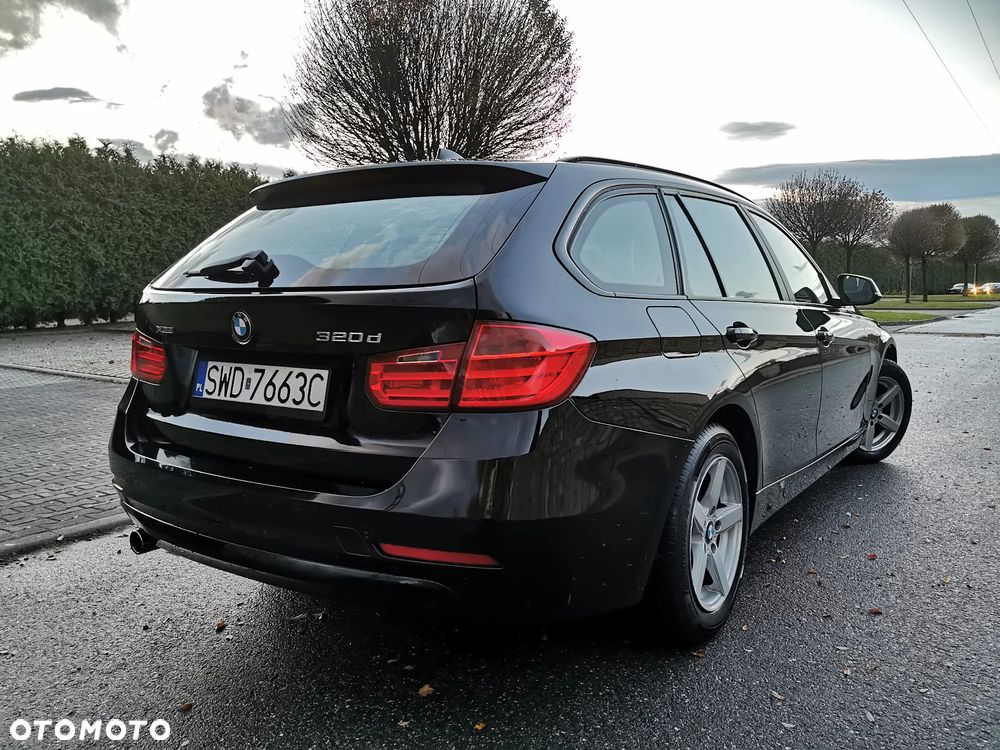 BMW Seria 3 320d Touring xDrive - 3