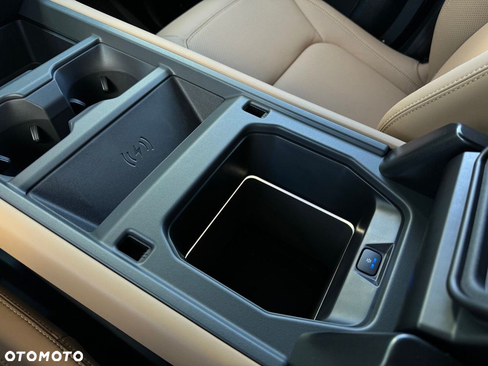 Land Rover Defender - 18