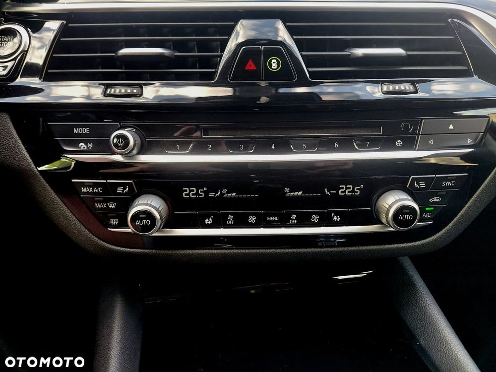 BMW Seria 5 525d Sport Line - 25