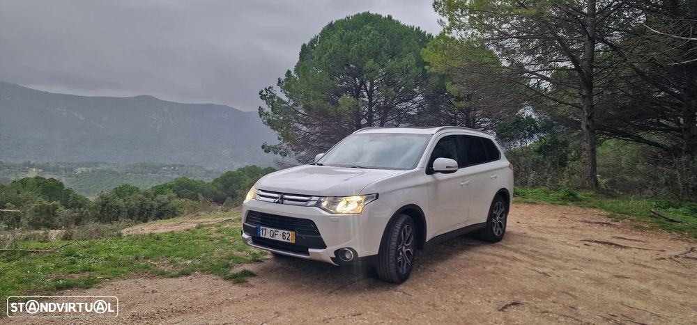 Mitsubishi Outlander 2.2 DI-D Instyle Navi AT 4WD - 3