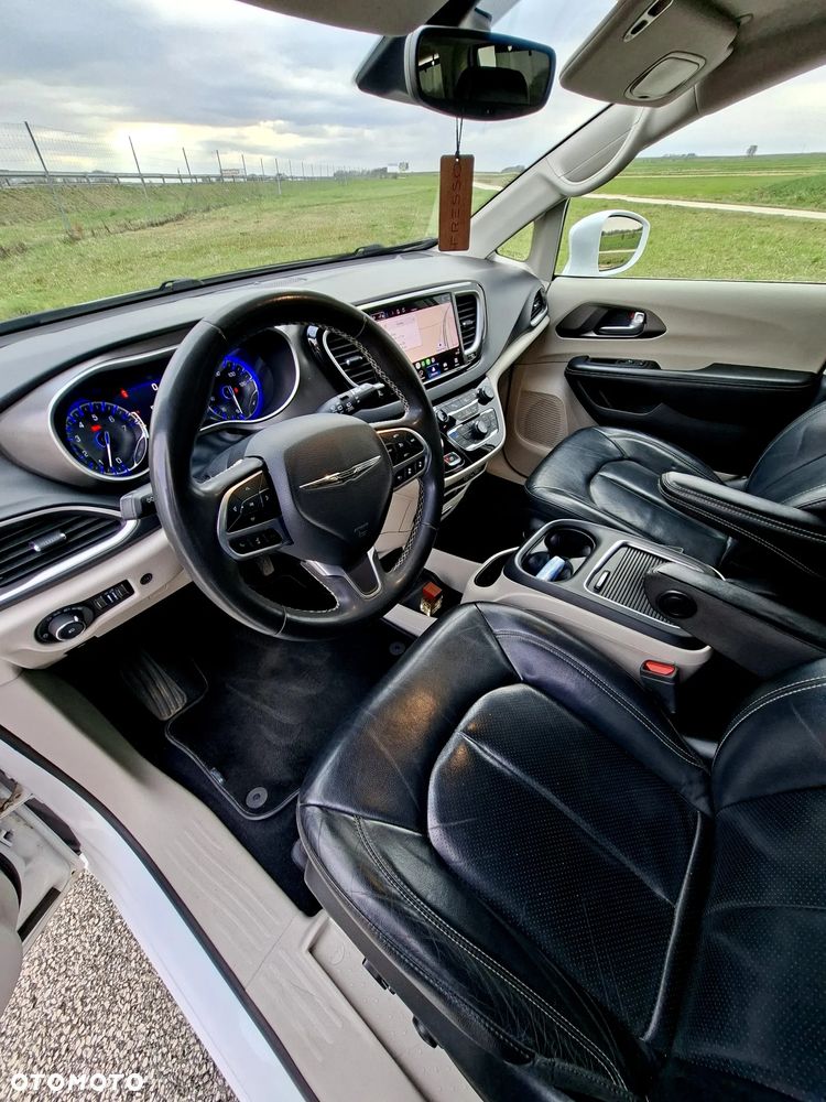 Chrysler Pacifica - 5