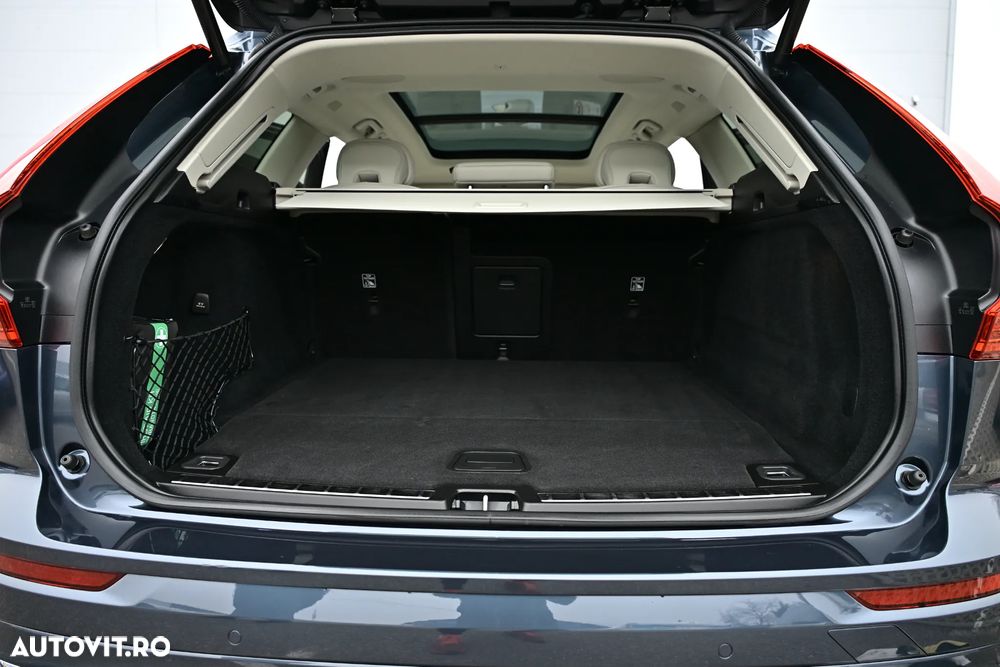 Volvo XC 60 T6 AWD Recharge Geartronic Inscription Expression - 35