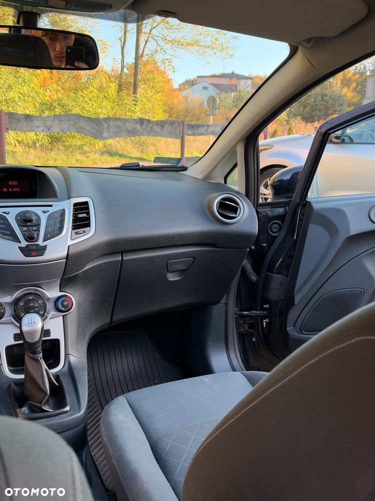 Ford Fiesta - 17