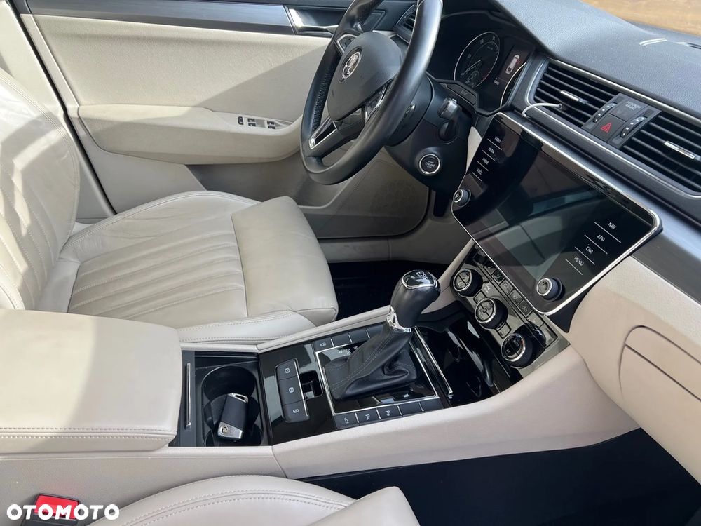 Skoda Superb 2.0 TDI DSG Premium Edition - 16