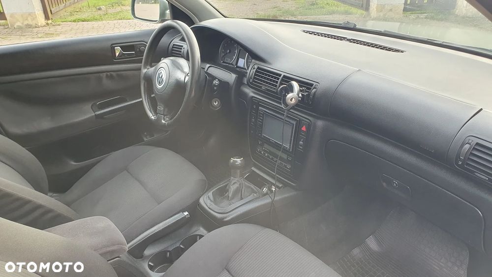 Volkswagen Passat 1.6 Comfortline - 22