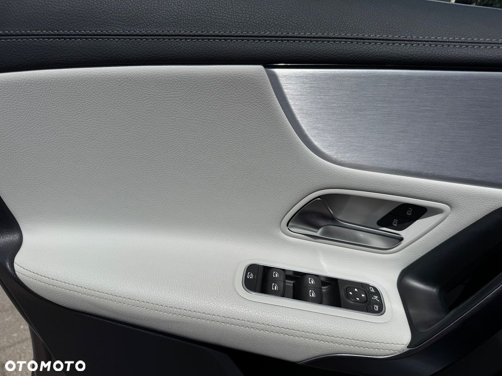Mercedes-Benz CLA 220 d AMG Line 8G-DCT - 17