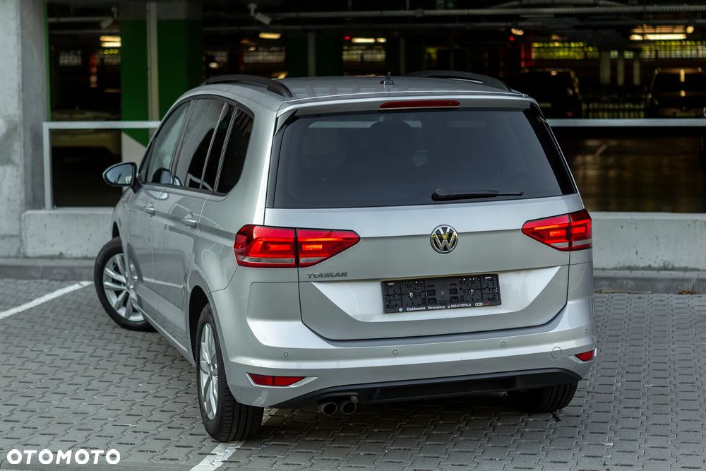 Volkswagen Touran - 12