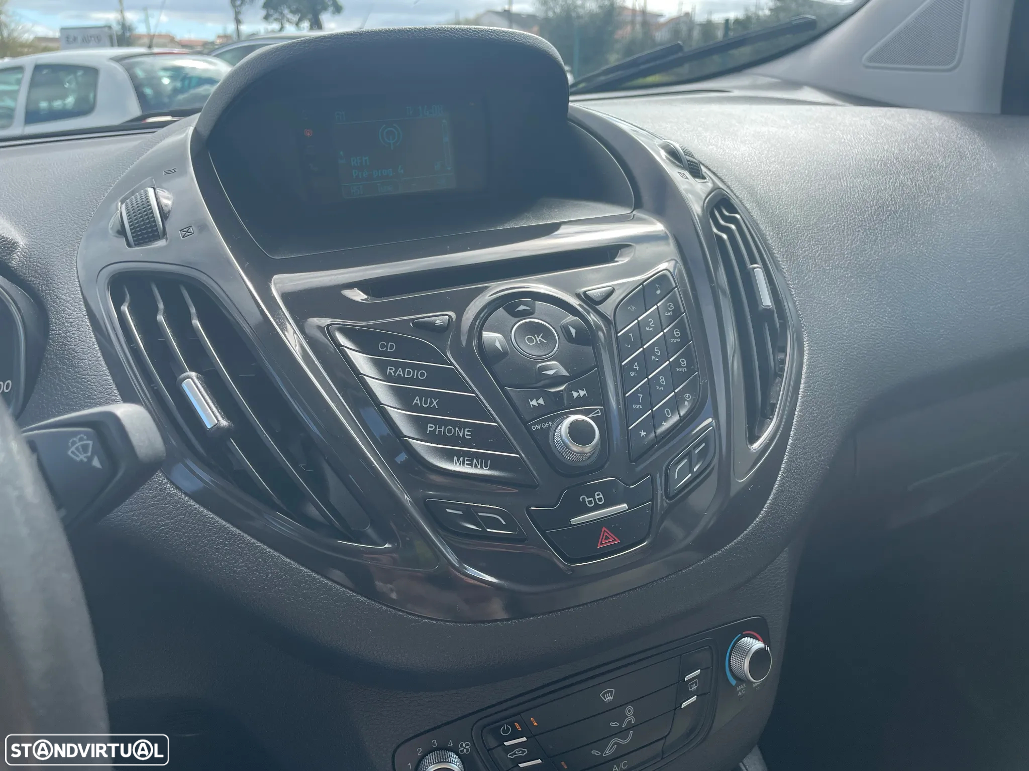 Ford Tourneo Courier 1.0 EcoBoost Ambiente - 9