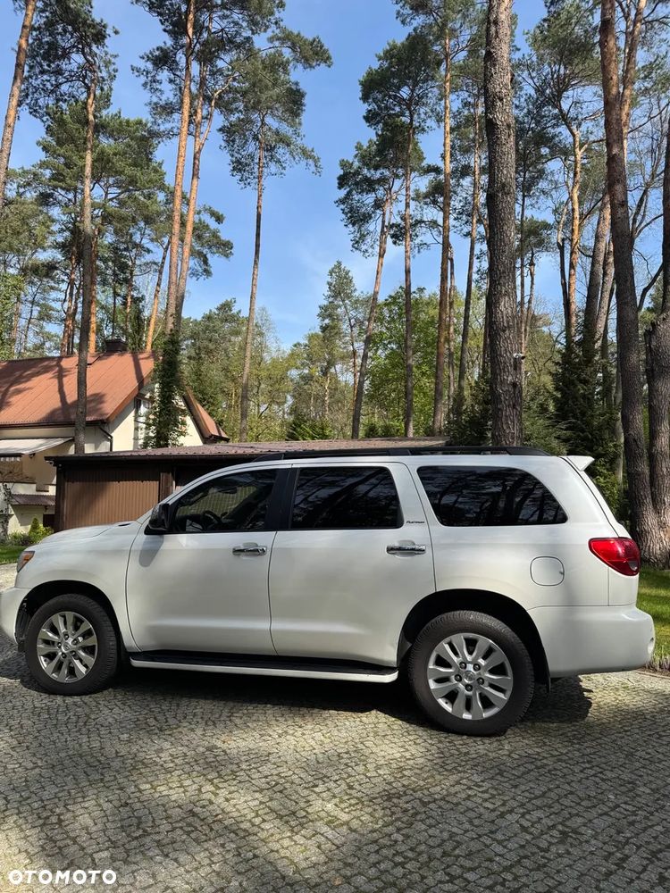 Toyota Sequoia - 6