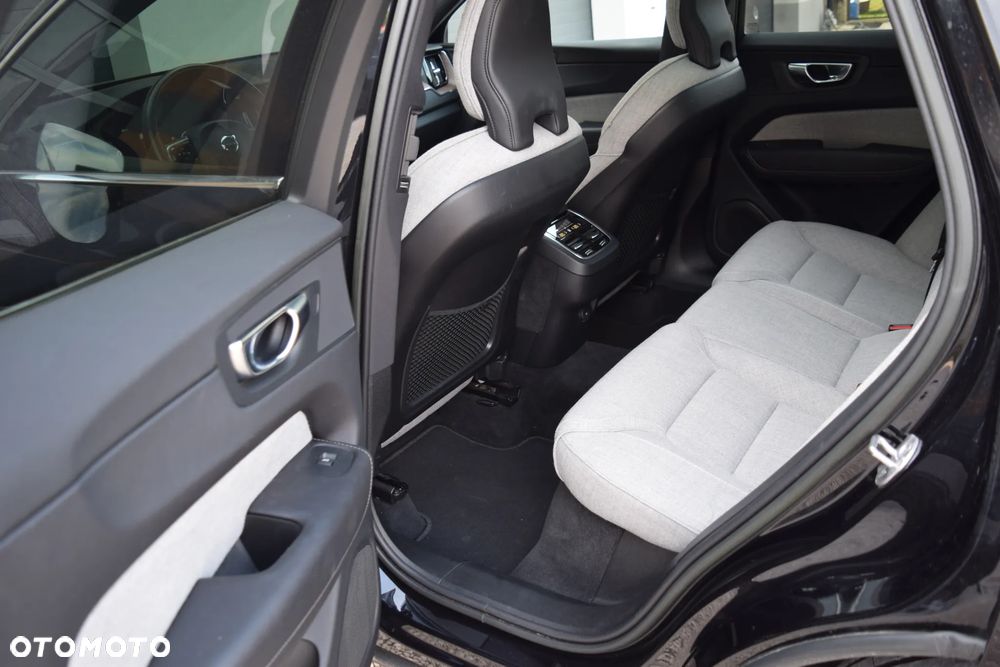 Volvo XC 60 B5 D AWD Geartronic Inscription - 36