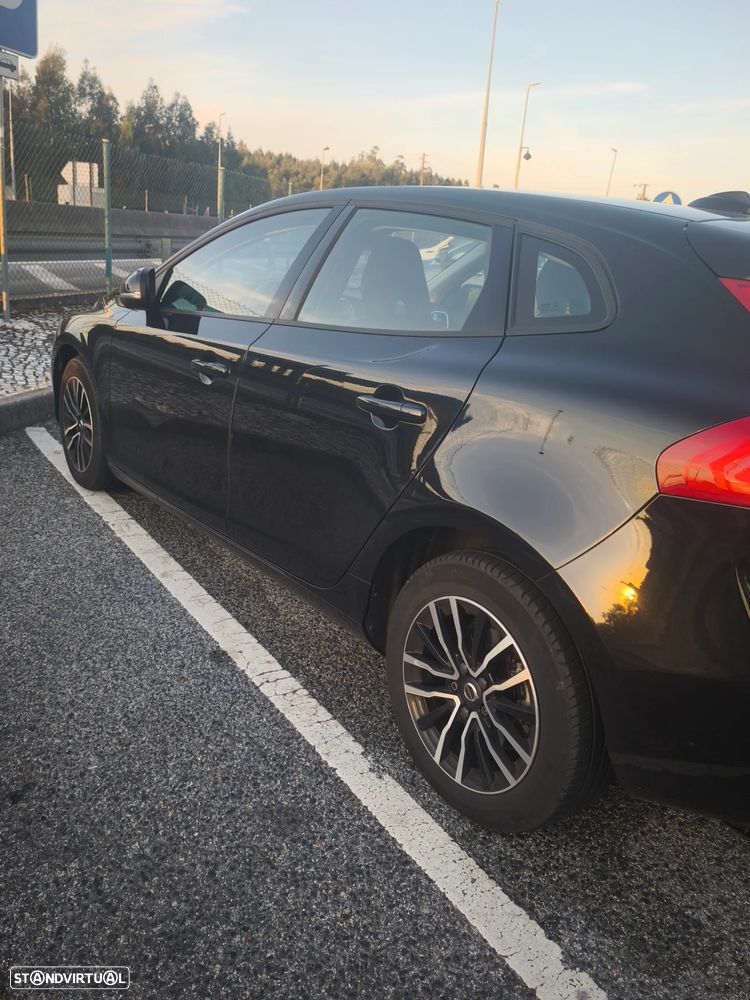 Volvo V40 2.0 D3 Momentum Geartronic - 7