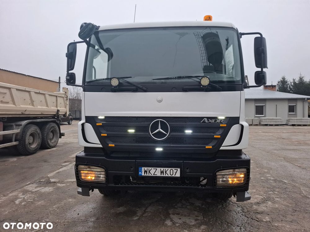 Mercedes-Benz - 8