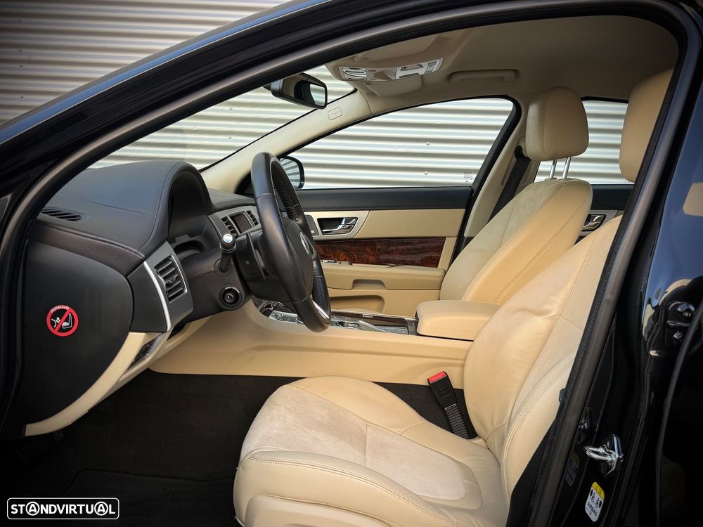 Jaguar XF 2.2 D Premium Luxury - 8
